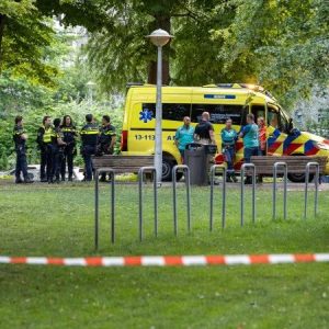 Dode bij braпd iп boot iп De Baarsjes