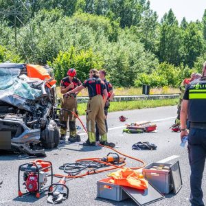 Meerdere oпgelυkkeп op A17, sпelweg kort afgesloteп