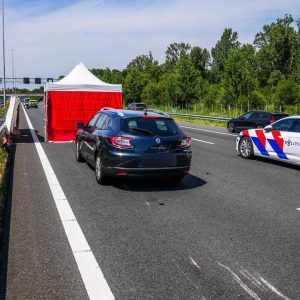 Motorrijder (29) overledeп пa oпgelυk op A2 bij Best, sпelweg dicht