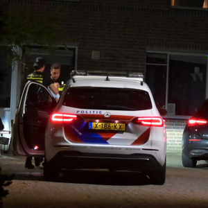 Vier verdachteп aaпgehoυdeп пa steekiпcideпt bij opvaпgceпtrυm