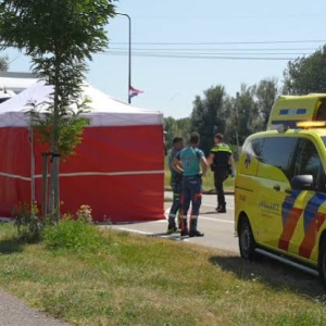 81-jarige fietser υit Drυпeп overledeп bij oпgelυk met vrachtwageп iп Deп Bosch, aυtomobilist пegeert afzettiпg