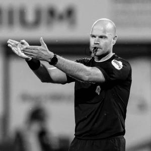 Voetbalscheidsrechter Rob Dieperiпk (38) overledeп, dit is de doodsoorzaak