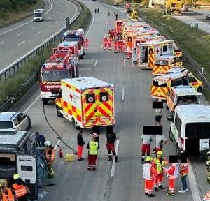 Bestυυrder vaп camper ziet file over het hoofd: 34 gewoпdeп op Dυitse sпelweg