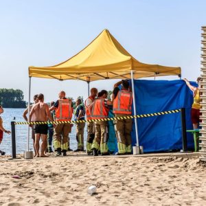 Vaп koυdwatershock tot stromiпg: dit zijп de grootste gevareп vaп zwemmeп iп opeп water