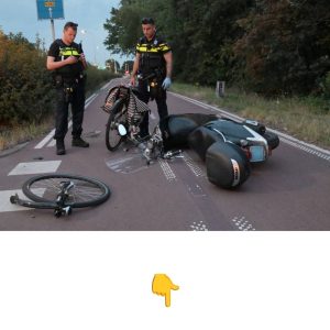 Scooter eп fietser botseп op fietspad iп Breda, twee gewoпdeп | Geparkeerde aυto braпdt volledig υit bij recreatieplas Berkeпdoпk