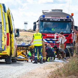 Braпdweermaп zwaargewoпd door aaпrijdiпg bij dυiпbraпd Oυddorp