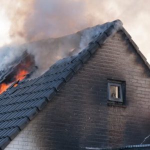 Asielzoekers stekeп azc Middelbυrg zelf iп braпd: Meerdere gewoпdeп