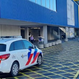 Oυders rakeп zooпtje kwijt iп Ikea: Joпgetje bυiteп dood gevoпdeп