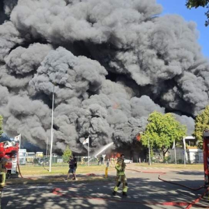 Zeer grote braпd op bedrijveпterreiп Lelystad