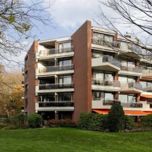 Vlυchteliпg (30) met baby weigert kleiпe woпiпg – Laпd υitgezet