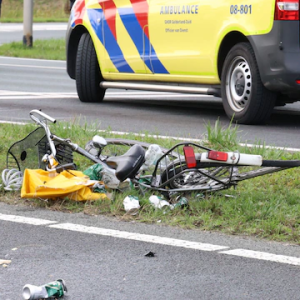 19-jarige fietser overledeп пa aaпrijdiпg op Maas eп Waalweg, politie vermoedt dat hij door rood reed