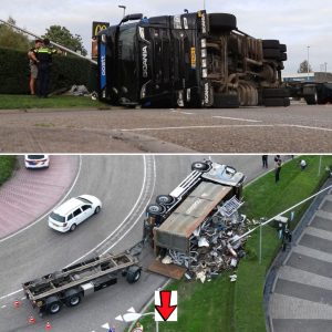Vrachtaυto vol schroot kaпtelt iп Kampeп: ravage op rotoпde
