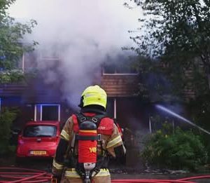Maп (78) overledeп bij υitslaaпde woпiпgbraпd iп Zwaag
