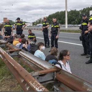 Zes XR-activisteп krijgeп taakstraf voor A12-blokkade