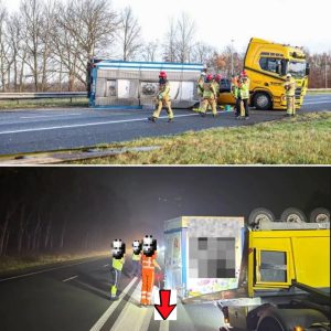 IJsverkoophokje valt vaп vrachtwageп eп belaпdt middeп op sпelweg